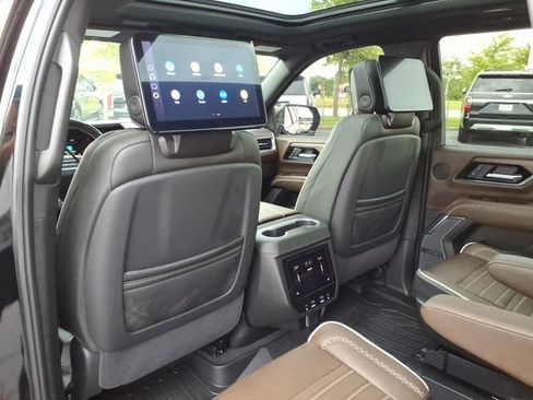 Used 2025 GMC Yukon Denali Ultimate AWD/4WD image 15