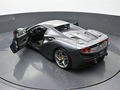 Used 2022 Ferrari F8 Tributo image 26