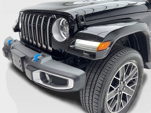 Used 2023 Jeep Wrangler Unlimited Sahara w/ Cold Weather Group image 5