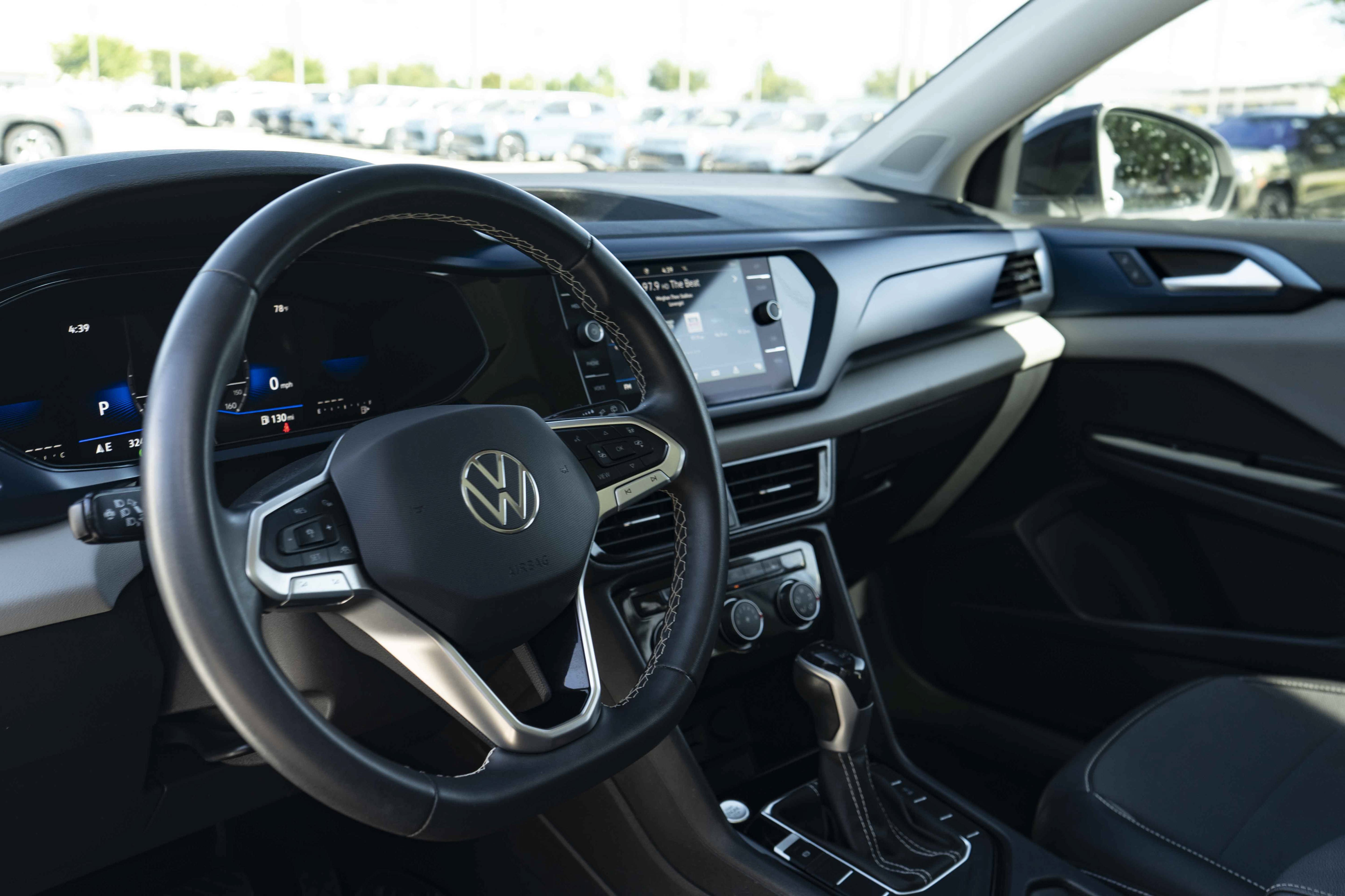 Certified 2023 Volkswagen Taos SE w/ Panoramic Sunroof Package FWD image 15