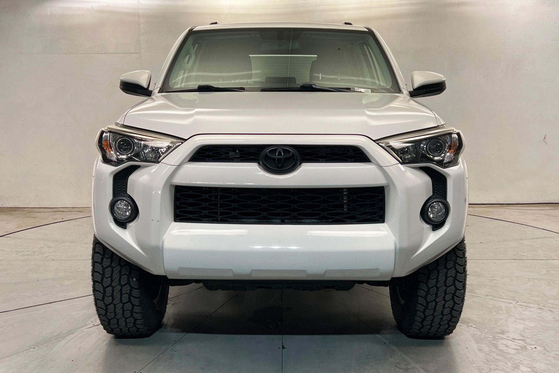 Used 2018 Toyota 4Runner SR5 AWD/4WD image 9
