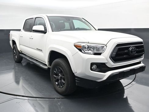 Used 2023 Toyota Tacoma SR5 AWD/4WD image 2