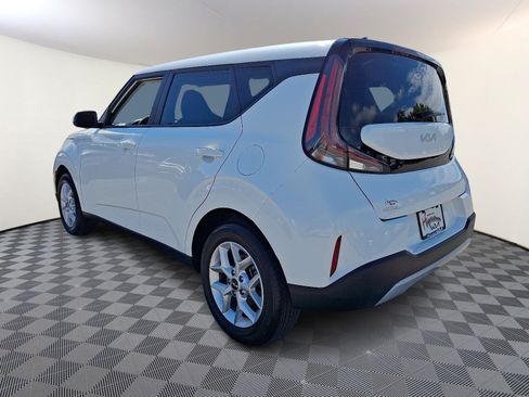 Certified 2025 Kia Soul LX w/ LX Technology Package FWD image 4