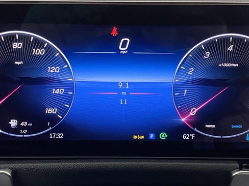 Used 2025 Mercedes-Benz GLB 250 4MATIC image 19