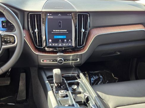 Used 2023 Volvo XC60 T8 Plus AWD/4WD image 17