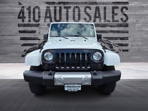 Used 2018 Jeep Wrangler Unlimited Sahara w/ Connectivity Group AWD/4WD image 5