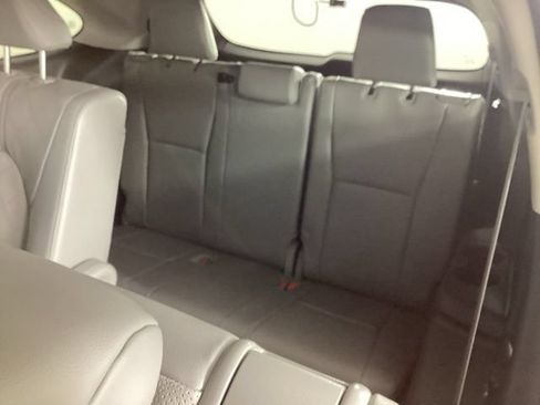 Used 2024 Toyota Highlander Platinum AWD/4WD image 35
