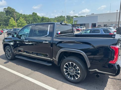 Used 2025 Toyota Tundra Limited AWD/4WD image 3