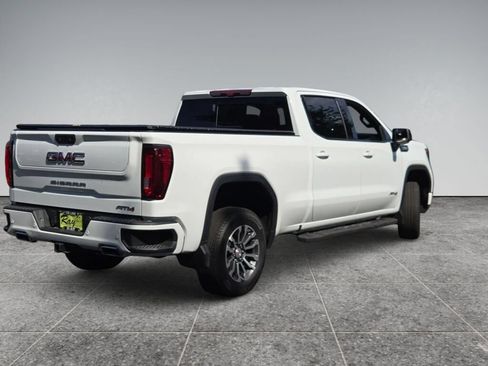 Used 2022 GMC Sierra 1500 AT4 w/ Technology Package AWD/4WD image 5