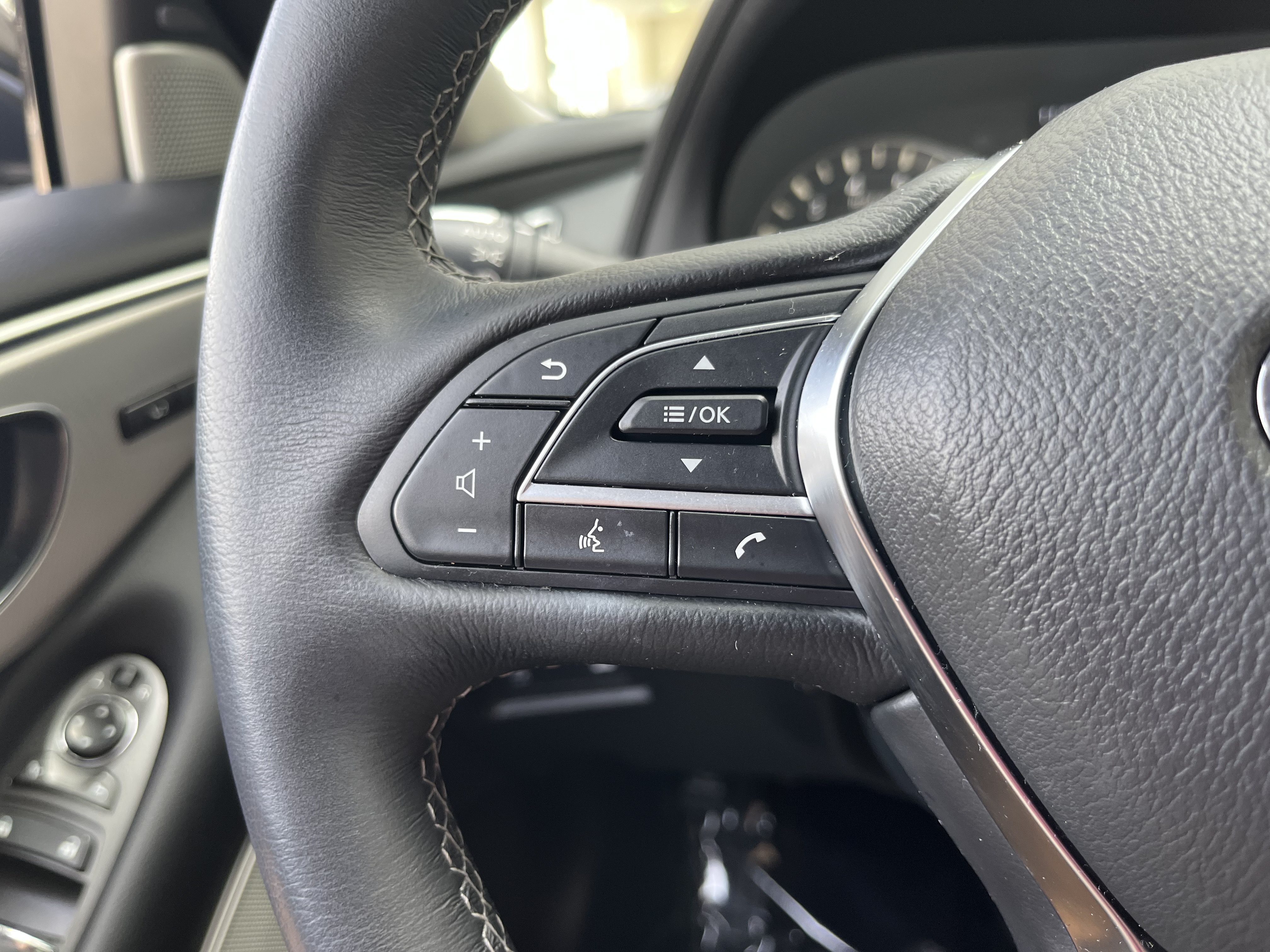 Used 2023 INFINITI Q50 Luxe w/ Cargo Package RWD image 22