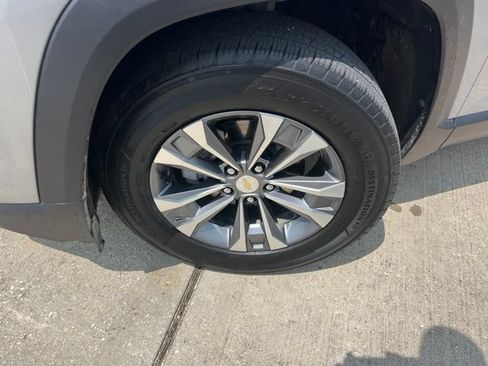 Used 2025 Chevrolet Equinox LT w/ Convenience Package II FWD image 34