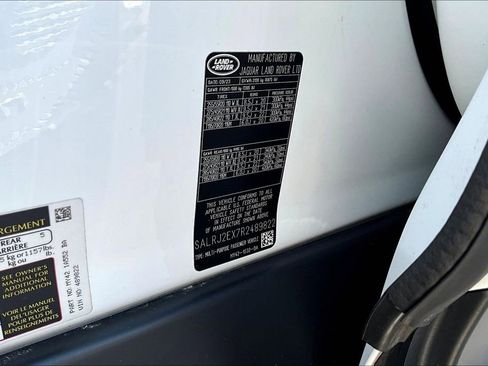 Used 2024 Land Rover Discovery S AWD/4WD image 19