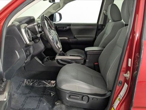 Used 2020 Toyota Tacoma SR5 RWD image 13