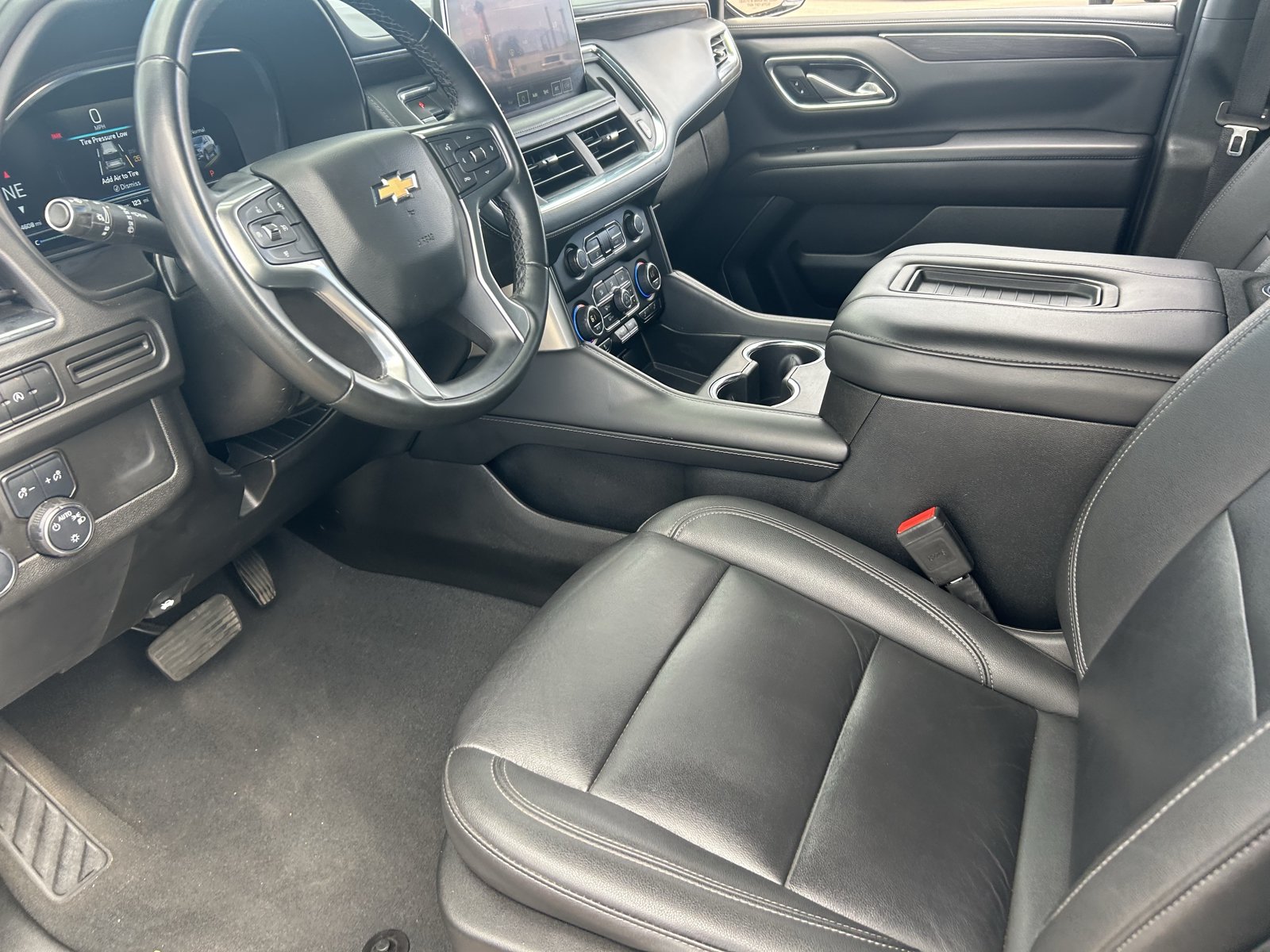 Used 2024 Chevrolet Suburban LT RWD image 28