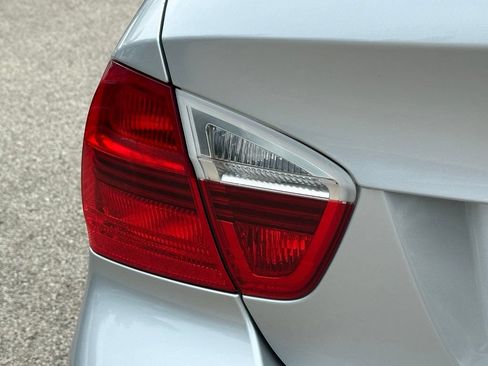 Used 2006 BMW 330i Sedan RWD image 12