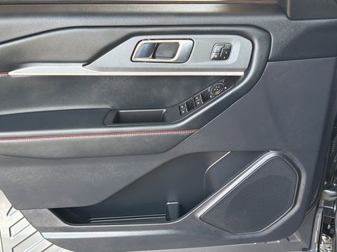Used 2025 Ford Explorer ST-Line w/ Premium Package RWD image 3