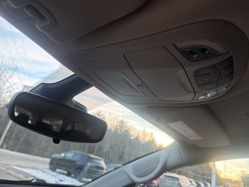 Used 2023 Chrysler Voyager LX image 28