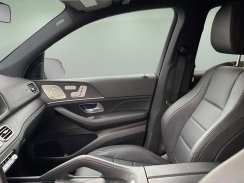 Used 2025 Mercedes-Benz GLS 450 4MATIC image 15