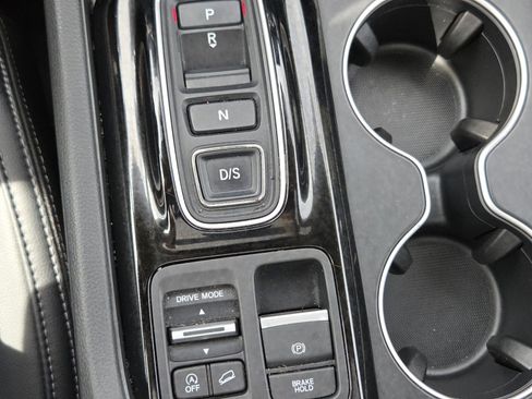 Certified 2025 Honda Pilot Touring image 36