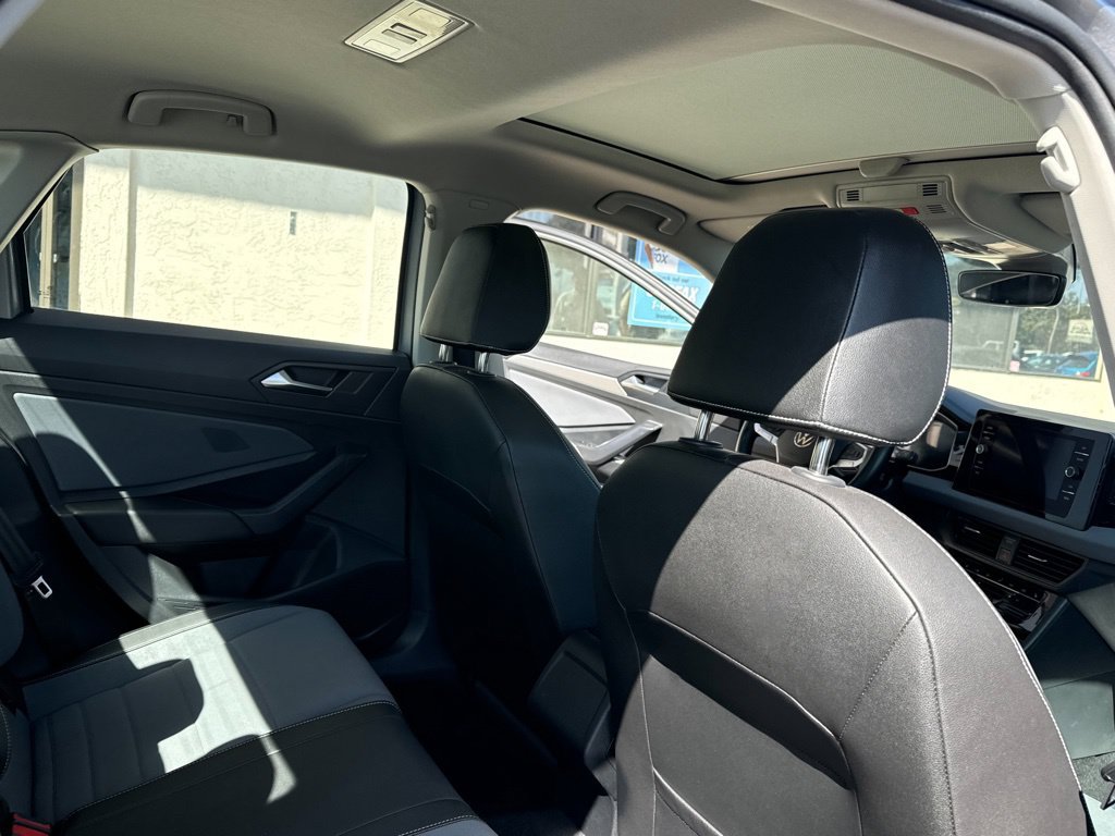 Used 2025 Volkswagen Jetta SE FWD image 16