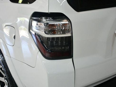 Used 2018 Toyota 4Runner SR5 Premium image 14