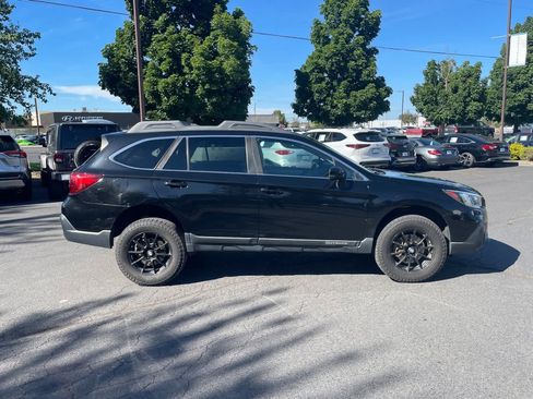 Used 2018 Subaru Outback 2.5i Premium AWD/4WD image 6