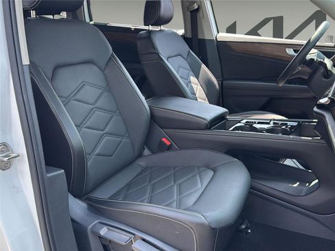Used 2025 Volkswagen Atlas SE AWD/4WD image 36