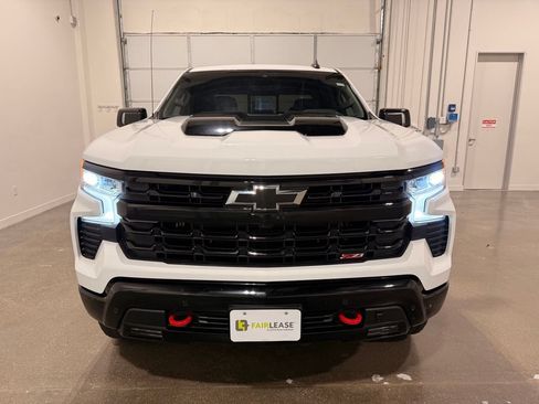 Used 2025 Chevrolet Silverado 1500 LT Trail Boss w/ Convenience Package II AWD/4WD image 2