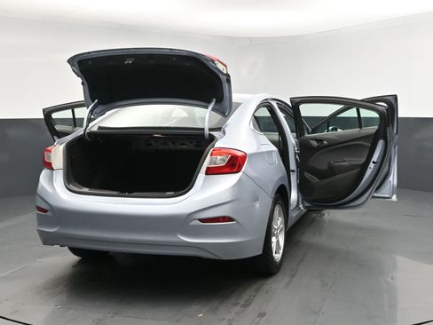 Used 2017 Chevrolet Cruze LT image 31