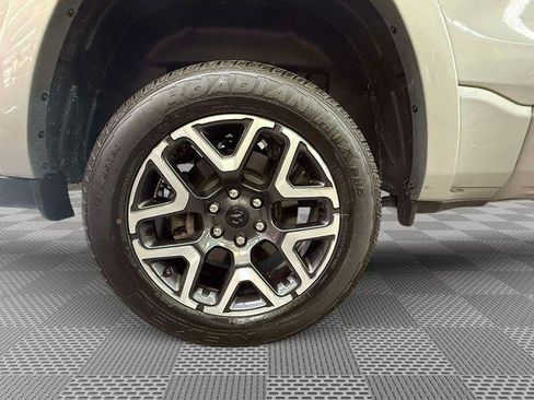 Used 2025 RAM 1500 Laramie AWD/4WD image 14