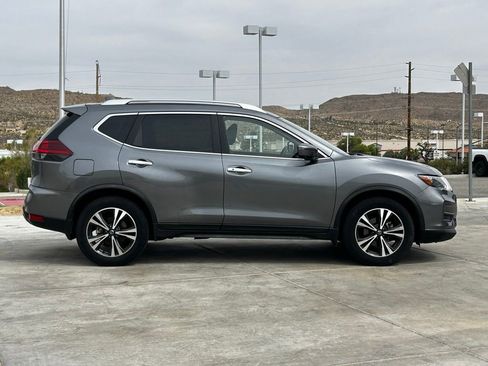 Used 2019 Nissan Rogue SV w/ Premium Package image 8