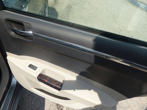 Used 2007 Chrysler 300 C RWD image 14