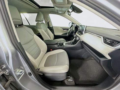 Certified 2019 Toyota RAV4 XLE Premium FWD image 28