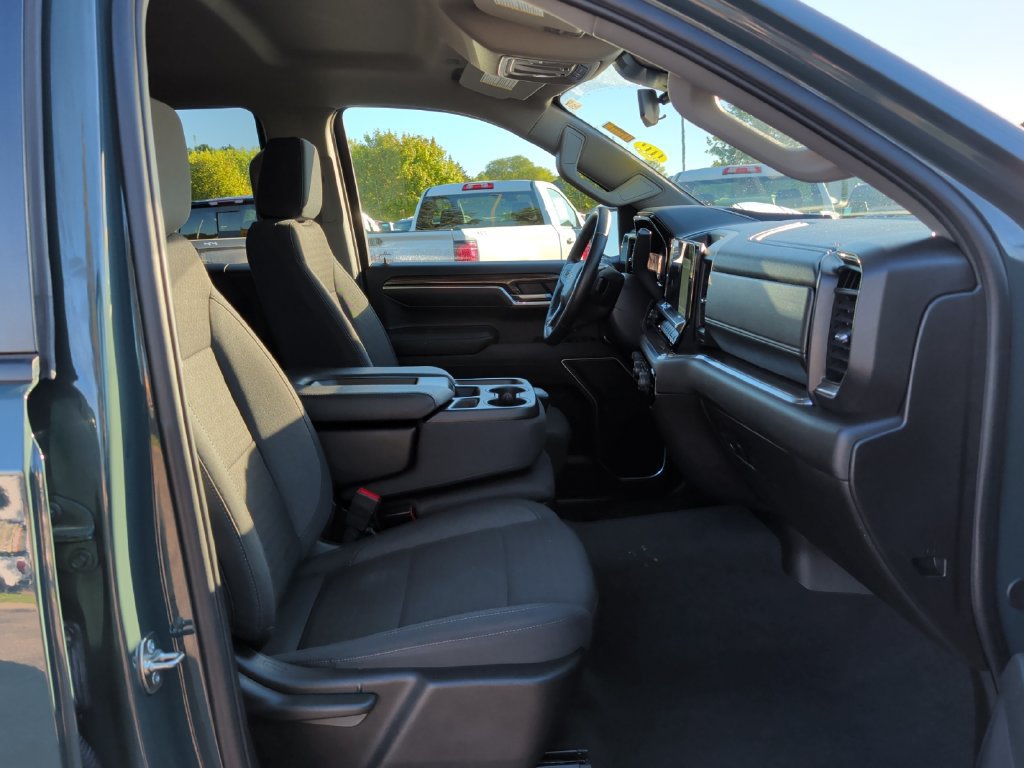 Used 2025 Chevrolet Silverado 1500 LT AWD/4WD image 37