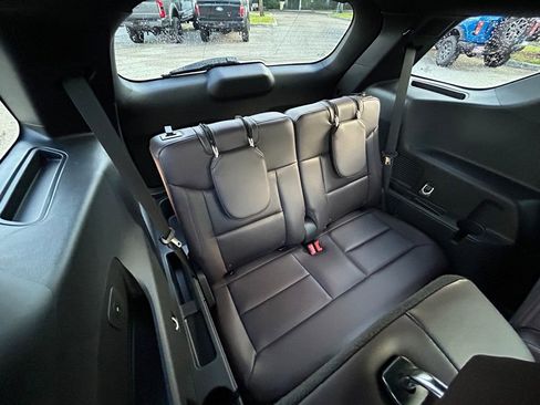 Used 2025 Ford Explorer Platinum w/ Ultimate Package image 32