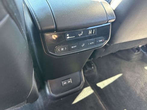 Used 2023 Toyota Highlander XLE image 10