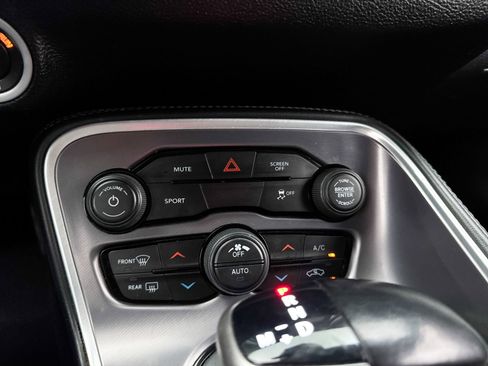 Used 2021 Dodge Challenger SXT RWD image 25