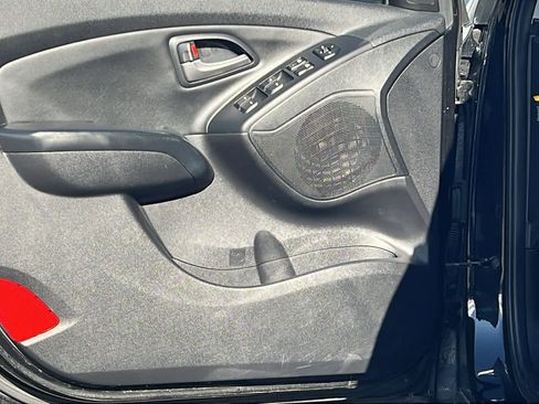 Used 2015 Hyundai Tucson SE image 23