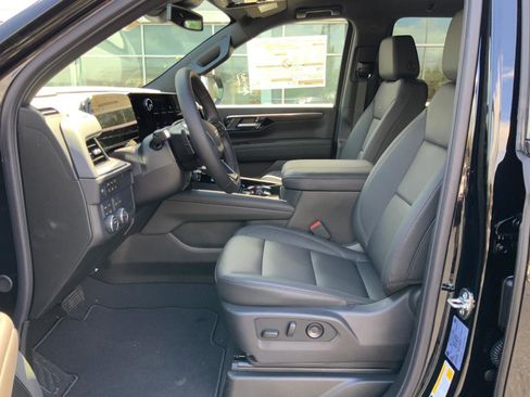 New 2026 Chevrolet Suburban LT AWD/4WD image 10