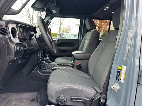 Used 2024 Jeep Wrangler Unlimited image 9