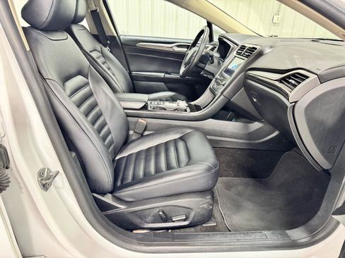 Used 2019 Ford Fusion SEL FWD image 11