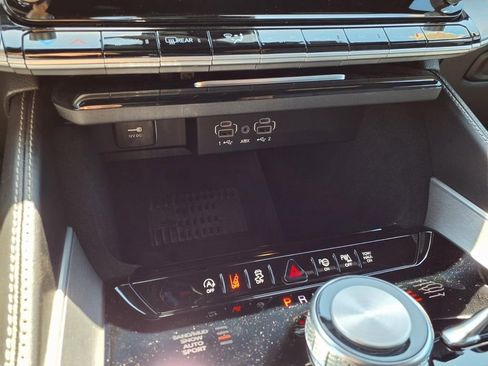 New 2026 Jeep Grand Wagoneer Limited AWD/4WD image 9