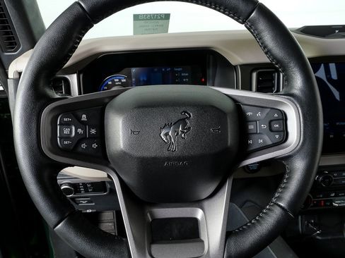 Used 2023 Ford Bronco Wildtrak image 8