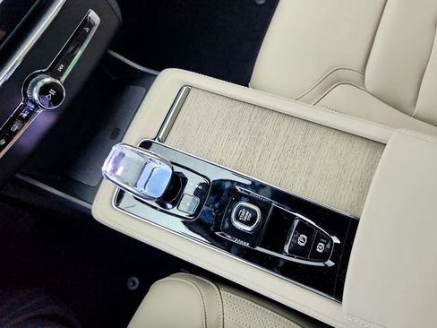 New 2025 Volvo XC90 T8 Core w/ Protection Package Premier image 25