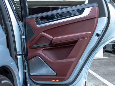 Used 2024 Porsche Cayenne S image 52