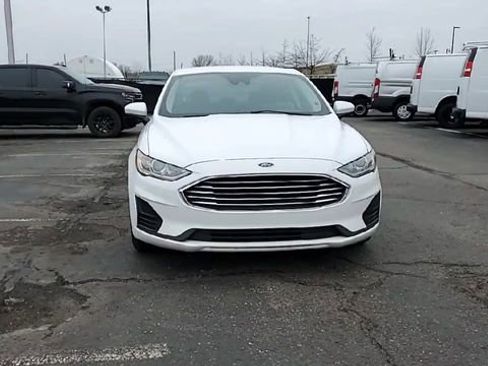 Used 2020 Ford Fusion SE image 3