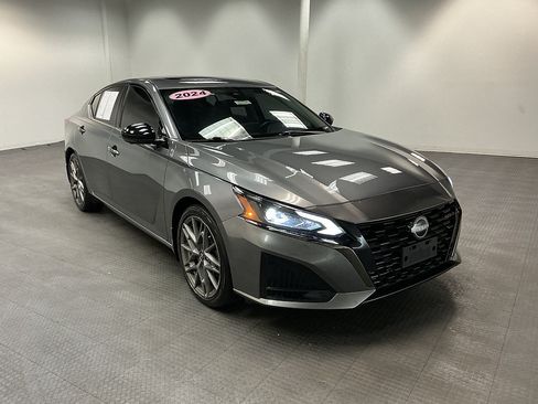 Used 2024 Nissan Altima 2.0 SR FWD image 7