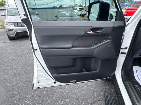 Used 2025 Lexus GX 550 w/ Accessory Package (2T) AWD/4WD image 19
