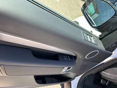 New 2025 Land Rover Discovery Dynamic SE image 11