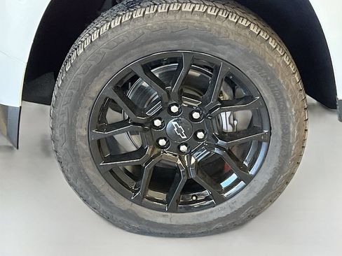 Used 2025 Chevrolet Colorado Z71 w/ Technology Package AWD/4WD image 32